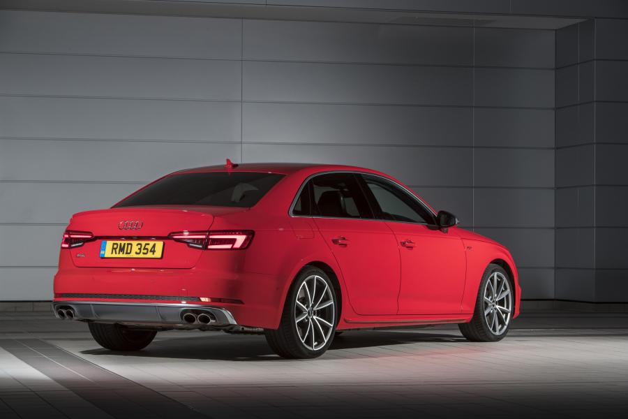  Audi S4 Sedan (B9) 2017 года  (UK) (фото 2 из 7)